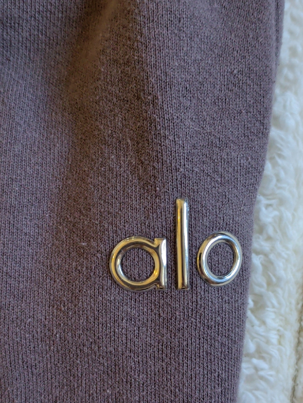 ALO Yoga Accolade Set Metallic Logo Pullover - Picture 5 of 6
